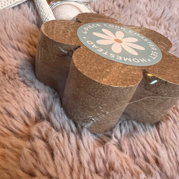 NWT My Homestead Co. 4 Piece Flower Shaped Daisy Cork Coaster Set - Picture 5 of 8